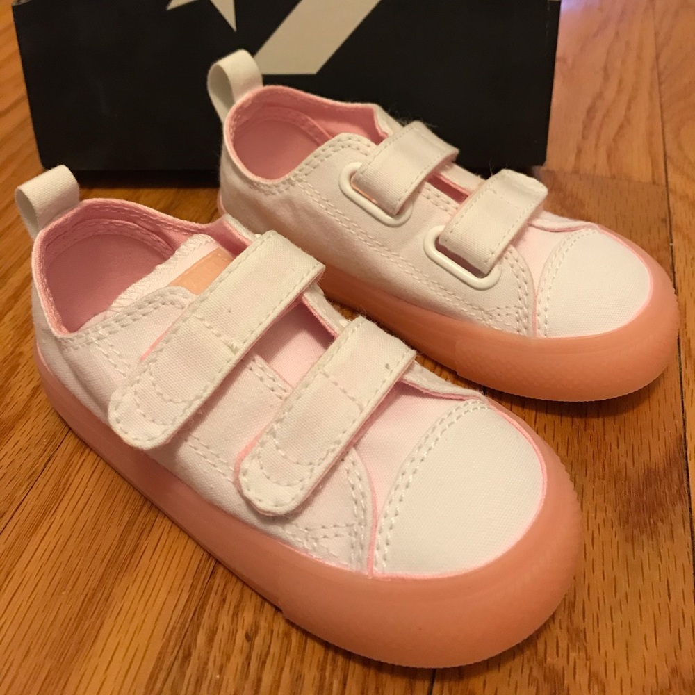 Converse Toddler Size 7 Velcro